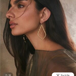 Kendra Scott Sophee Drop Earrings in Gold